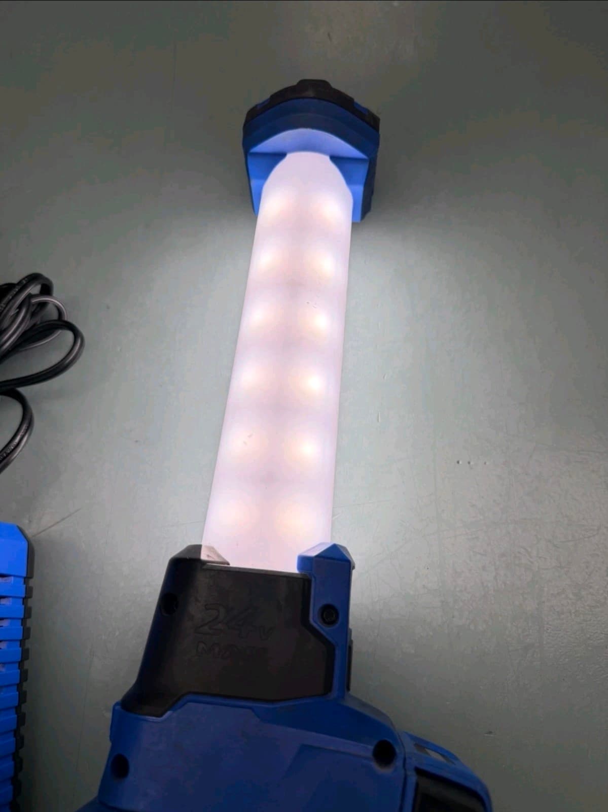 Kobalt 24V MAX 1000 Lumens LED Area Light KAL 124B-03 W/6AH BATTERY & CHARGER - Thumbnail 3