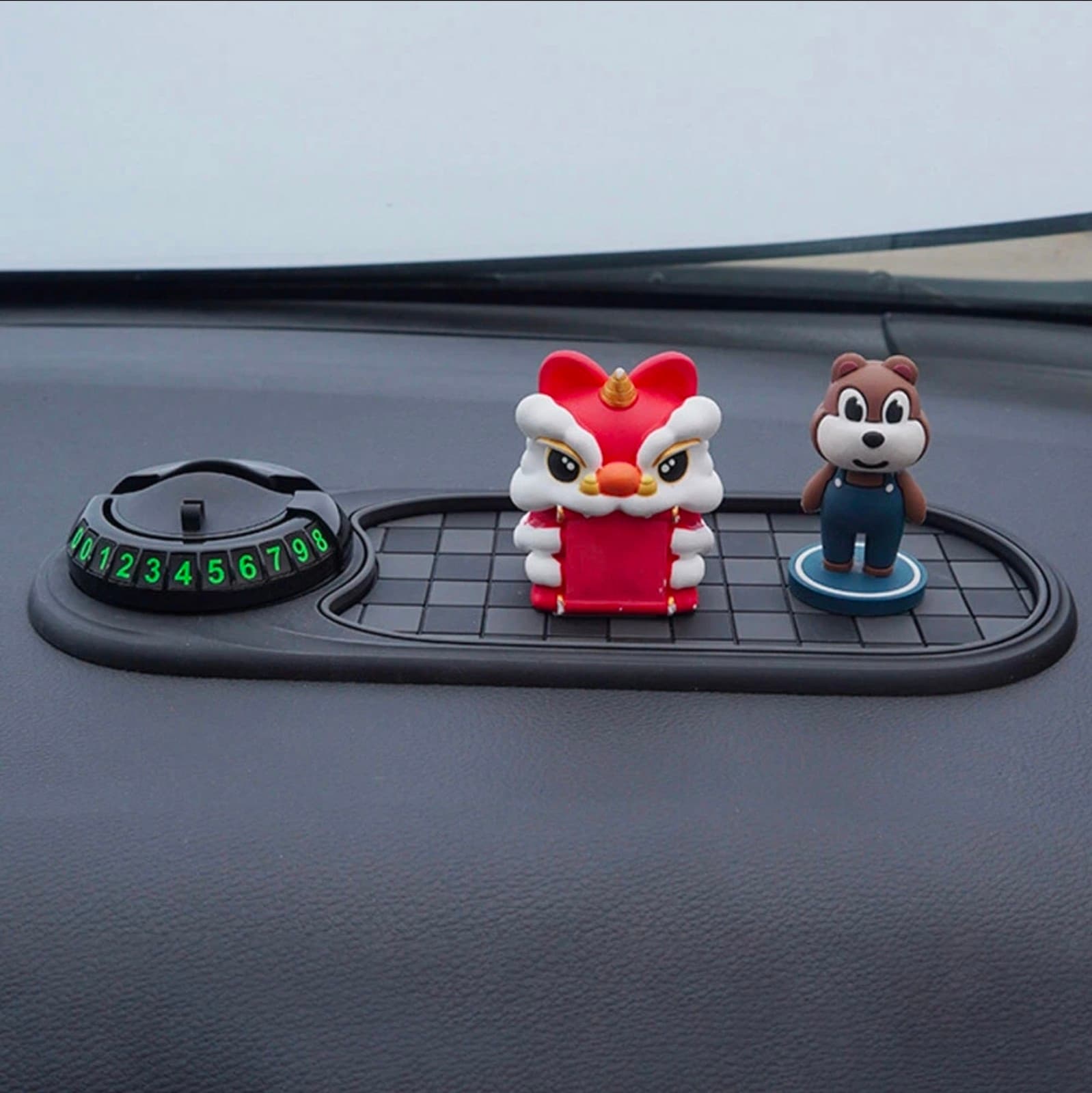 Multifunction Car Anti-Slip Mat Auto Universal Phone Holder - Thumbnail 3