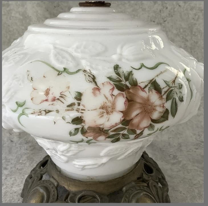 White Hurricane Gone with the Wind Lamp, Embossed Lion Heads - Thumbnail 4