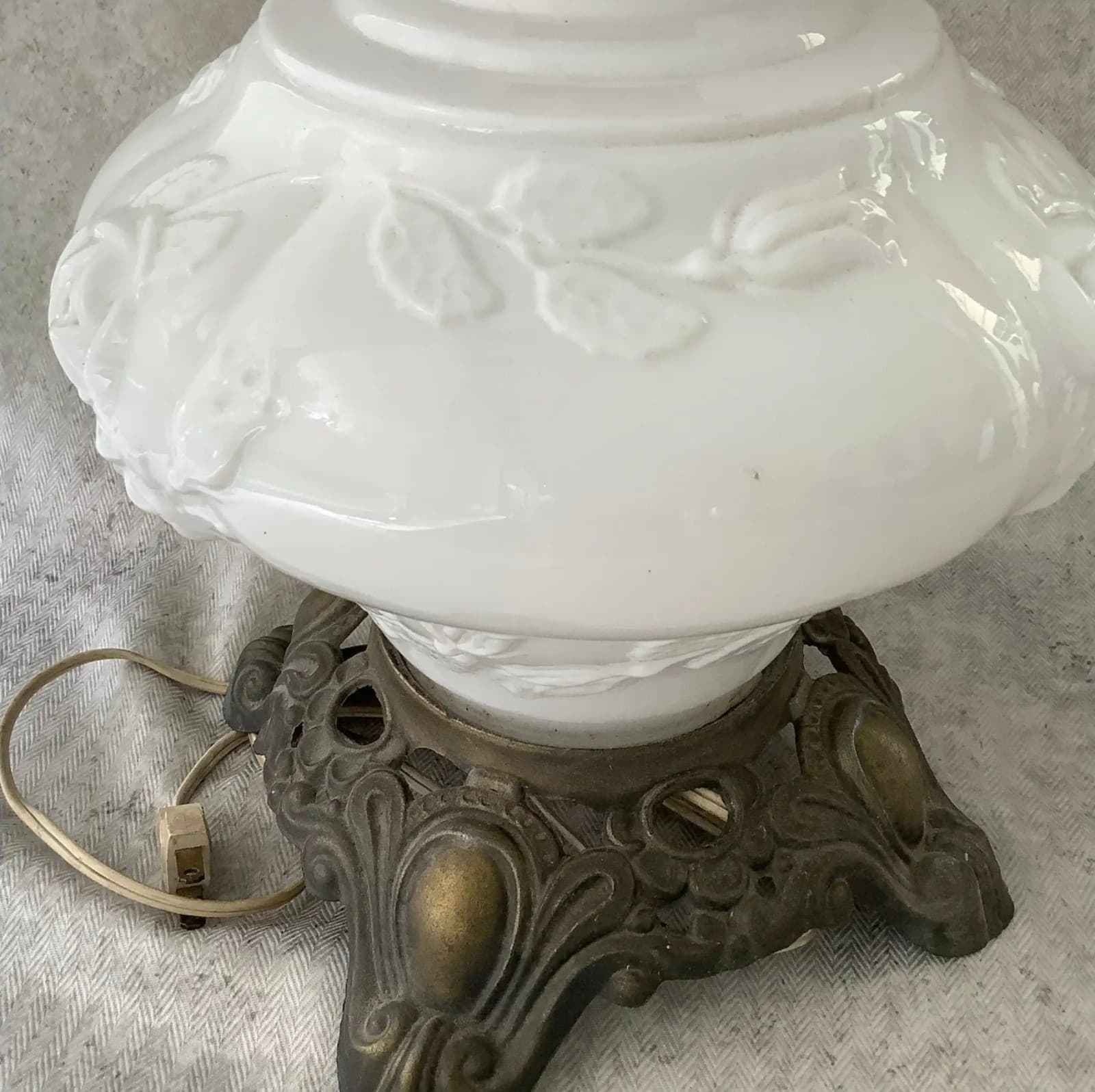 White Hurricane Gone with the Wind Lamp, Embossed Lion Heads - Thumbnail 5