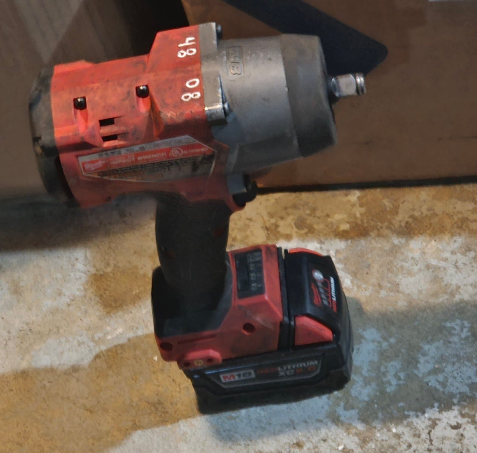 Milwaukee 2767-20 M18 FUEL High Torque 1/2" Impact Wrench with 3 Ah Battery - Thumbnail 3