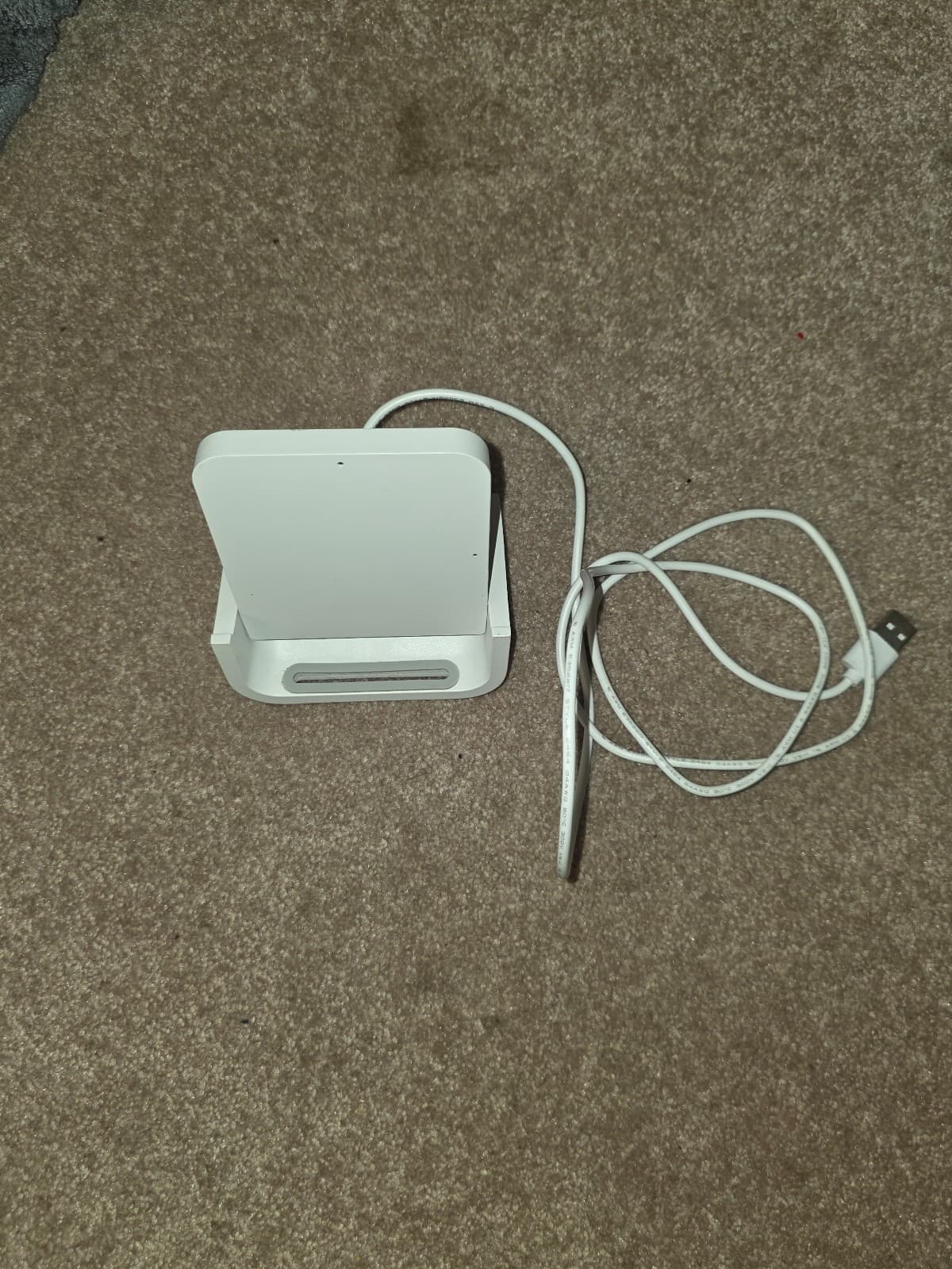 Logitech Powered Wireless Charging Stand for iPhone 8, 8 Plus, X, XS, X - Thumbnail 5