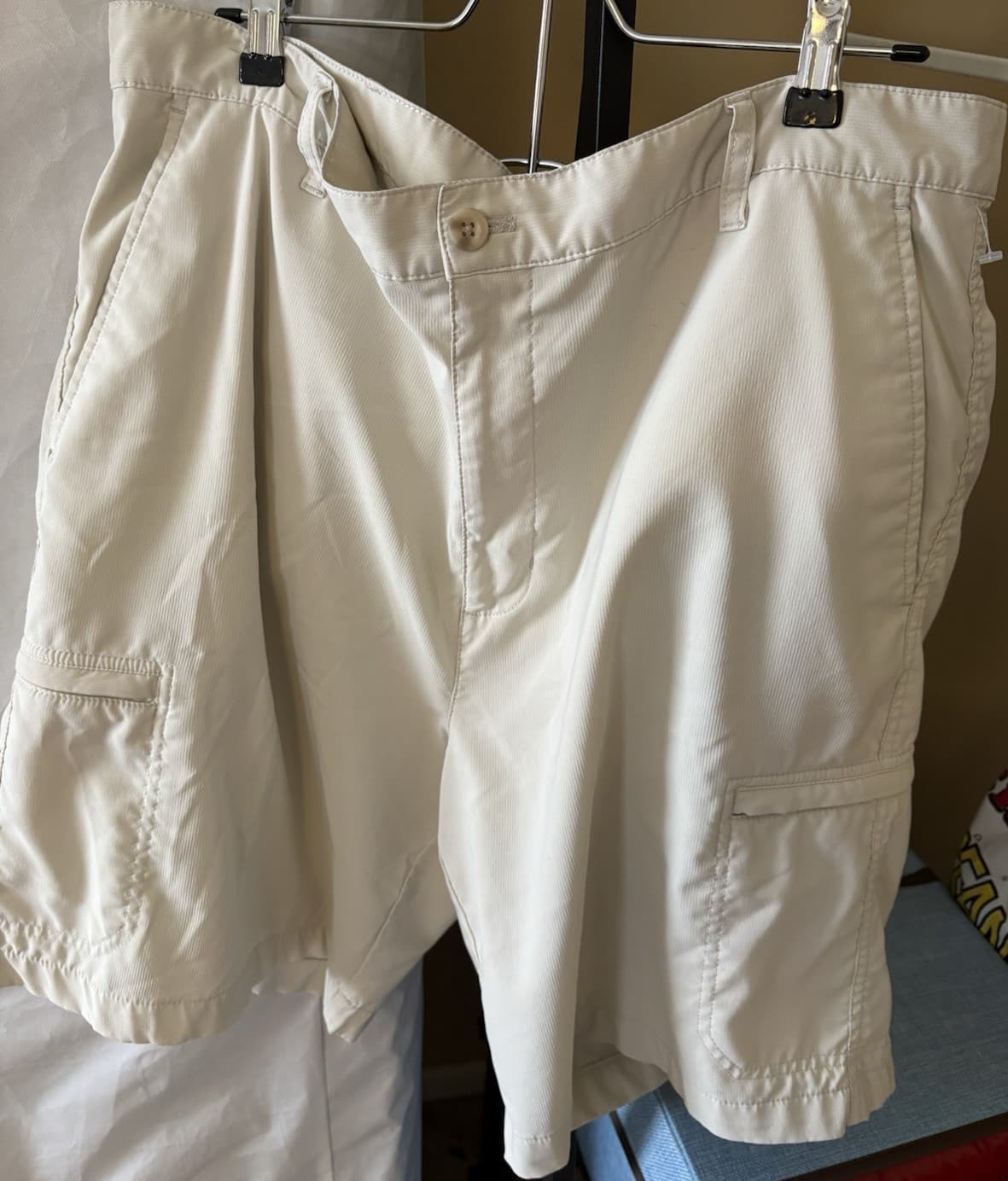 Chaps Golf Men's Beige Cargo Shorts Size 38 Stretch Pockets