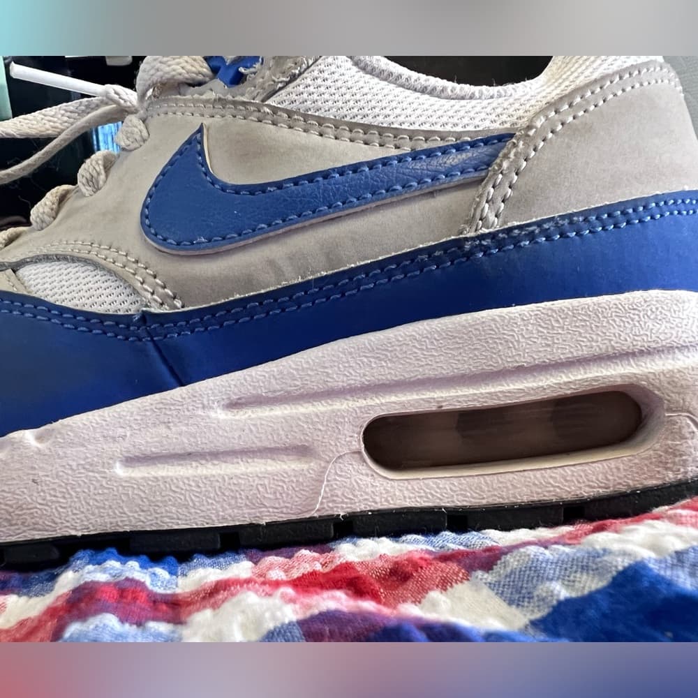 Kids Blue and White Nike AIR Tennis Shoe Sneaker Size 4.5 - Thumbnail 5