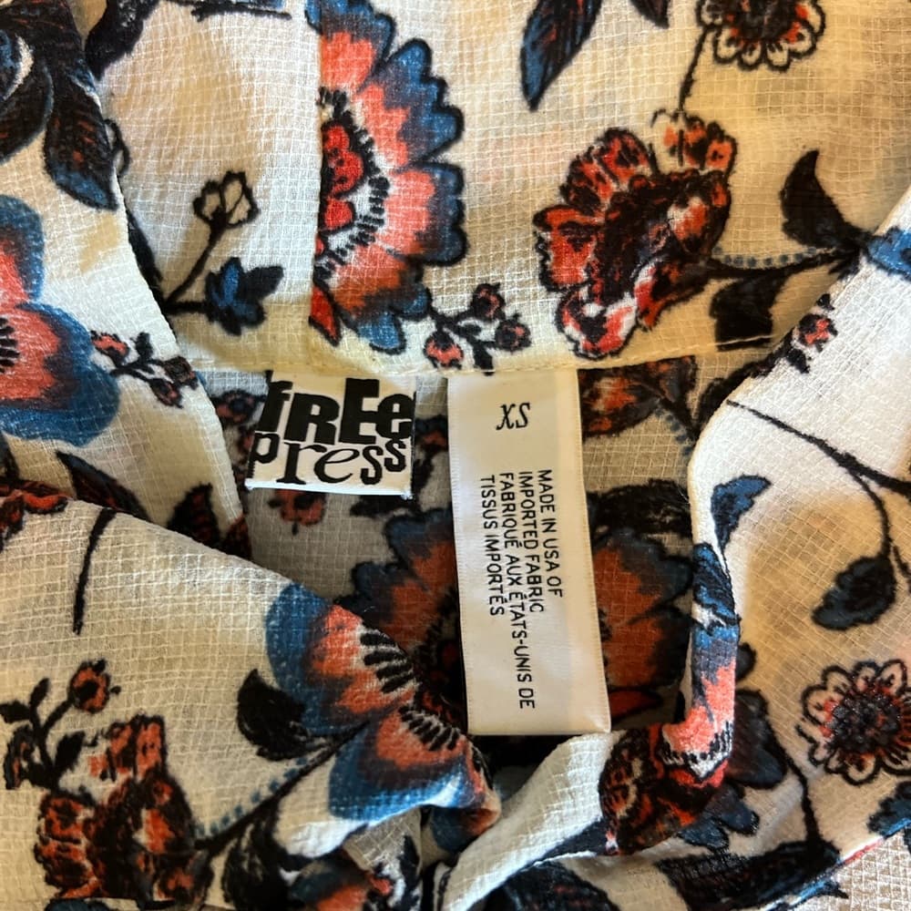Free press floral print blouse size XS with bow and embroidered trim - Thumbnail 4