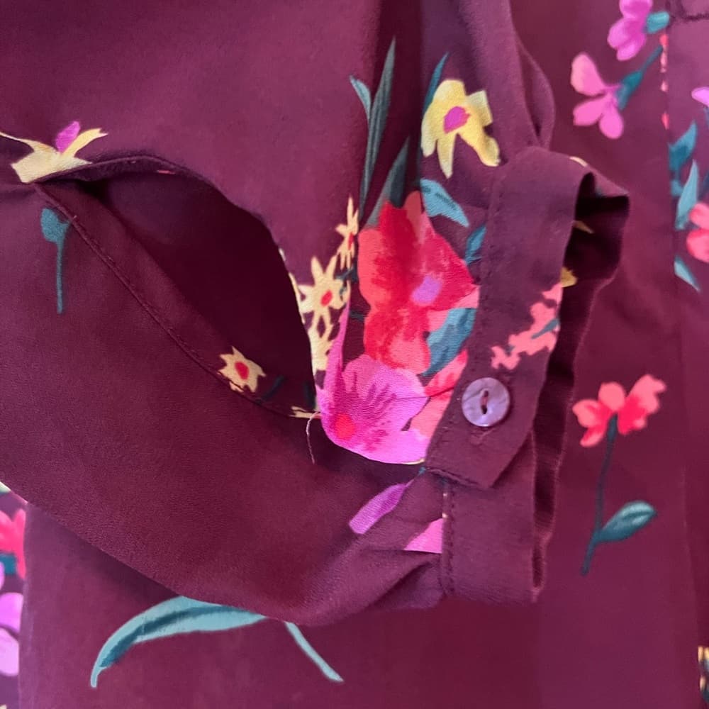 Old Navy floral blouse size S - Thumbnail 4