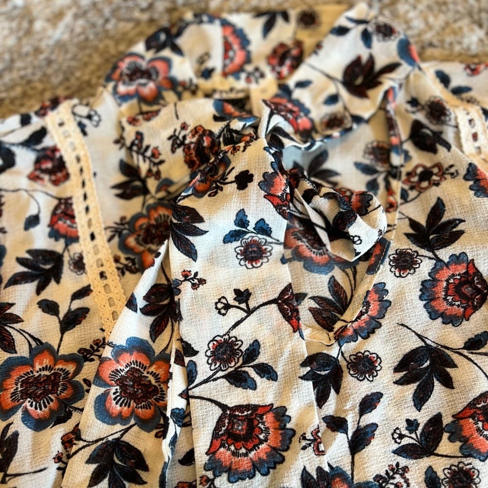 Free press floral print blouse size XS with bow and embroidered trim - Thumbnail 6