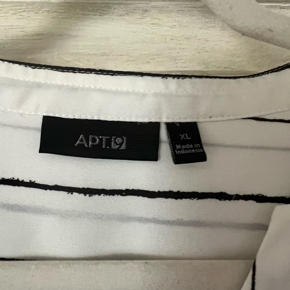 Apt 9 blouse white with black stripes size XL - Thumbnail 2