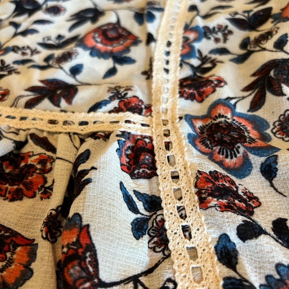 Free press floral print blouse size XS with bow and embroidered trim - Thumbnail 2