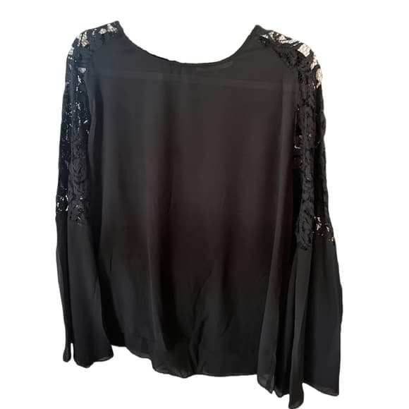 Violet + Claire lace bell sleeve blouse size XL - Thumbnail 2