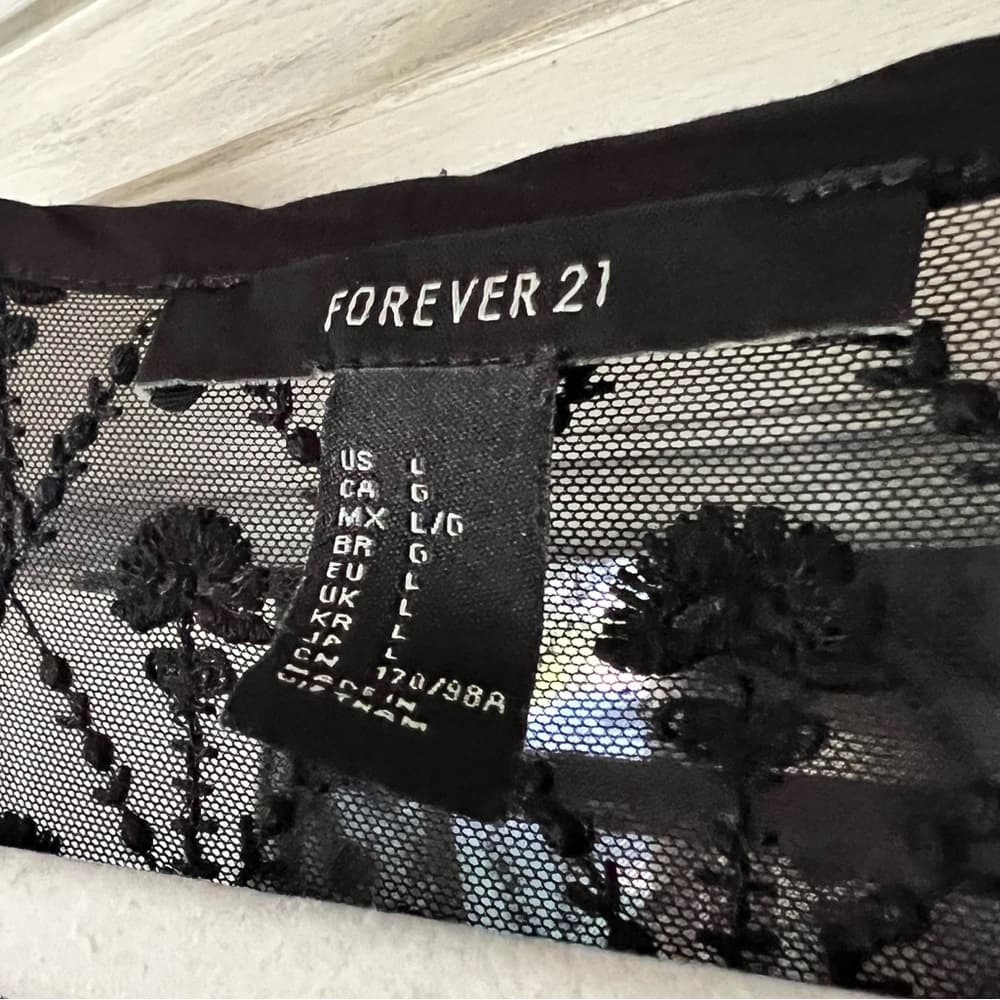 Forever 21 blouse with lace size L - Thumbnail 4