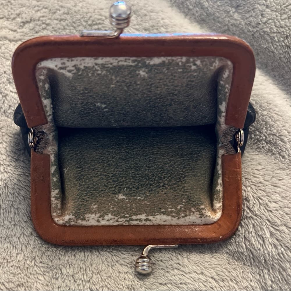 Vintage Dooney and Bourke leather Coin Purse Kiss Lock Closure - Thumbnail 5