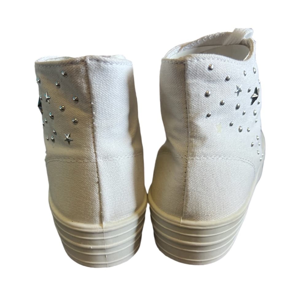 Women’s Soda platform High top sneaker white w silver star and round stud size 8 - Thumbnail 3