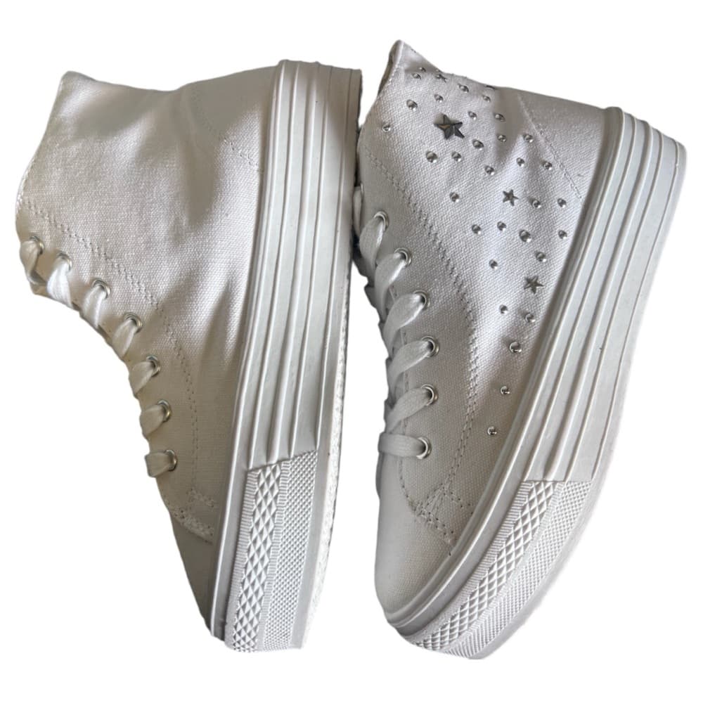 Women’s Soda platform High top sneaker white w silver star and round stud size 8 - Thumbnail 2