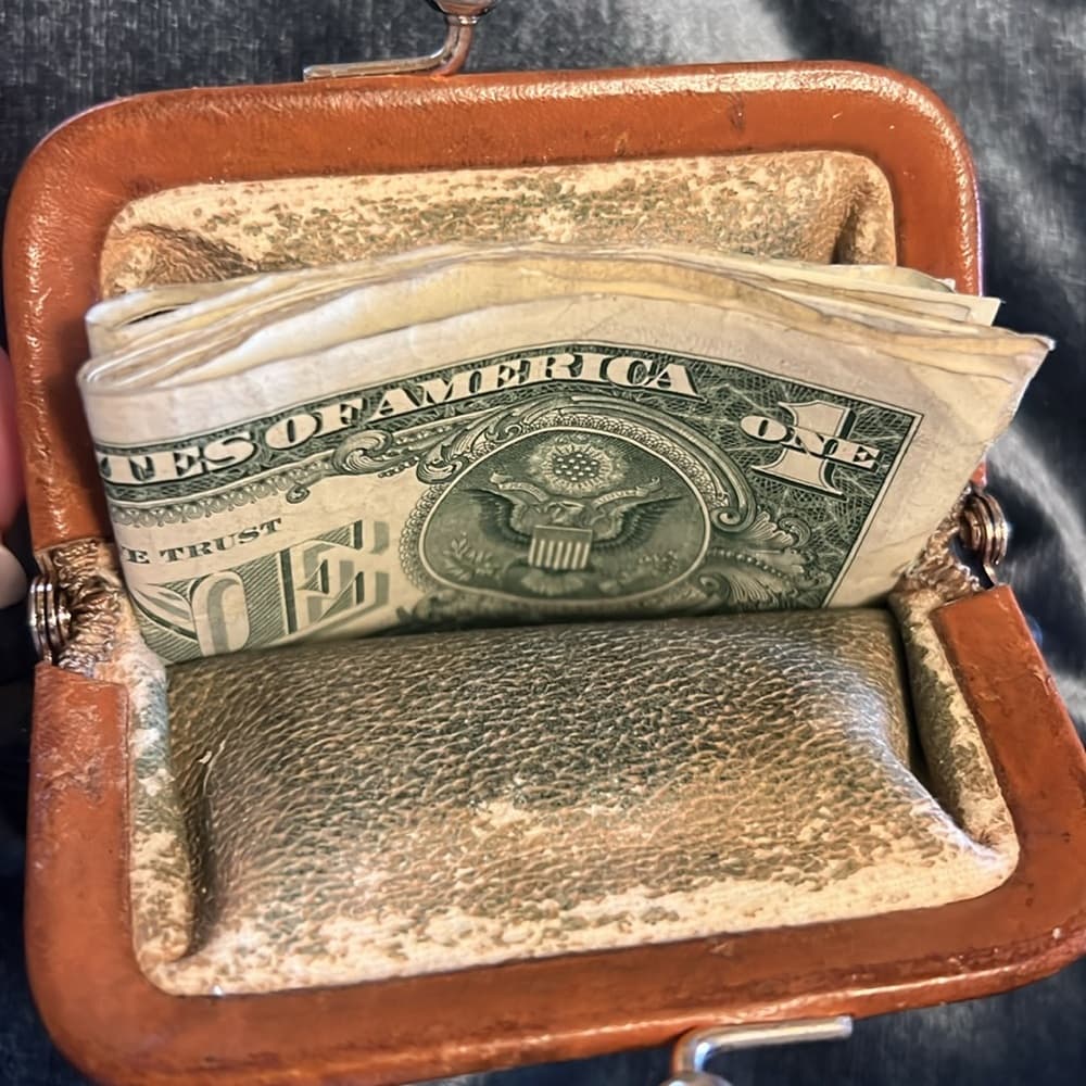 Vintage Dooney and Bourke leather Coin Purse Kiss Lock Closure - Thumbnail 8