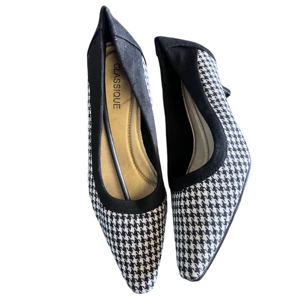 Women’s Classique pumps pointed toe black and white houndstooth size 8W