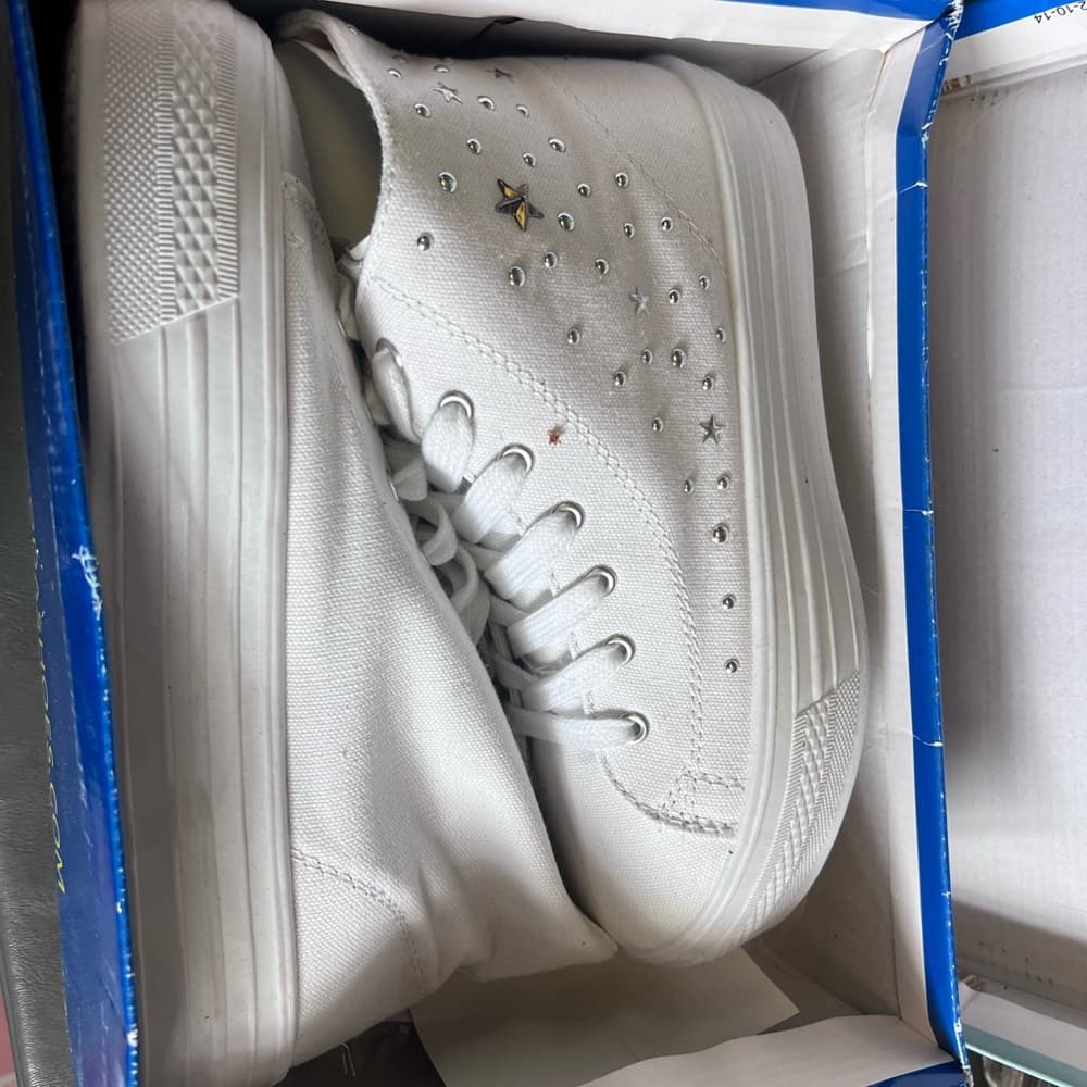 Women’s Soda platform High top sneaker white w silver star and round stud size 8 - Thumbnail 8