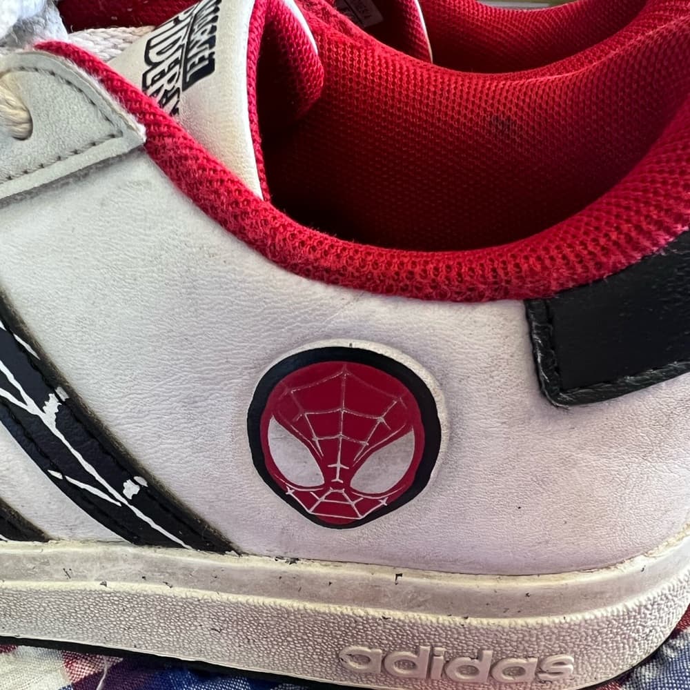 Kids adidas Marvel Spider-Man Tennis Shoe Sneakers Size 4 White Red Black - Thumbnail 3