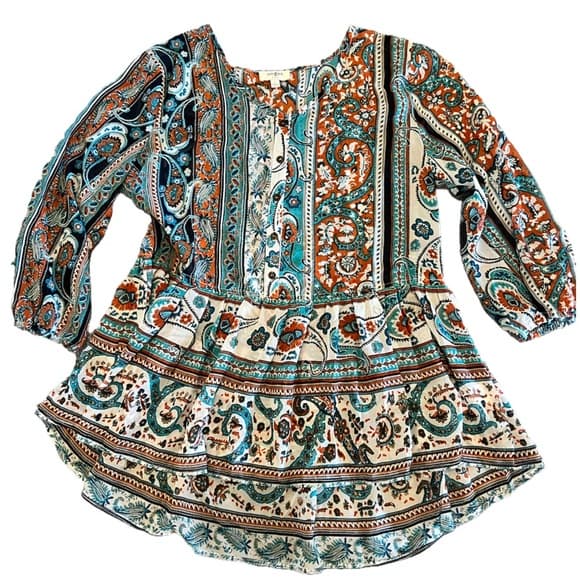 Umgee blouse size L slight high low w/ working buttons and elastic cuffs - Thumbnail 8