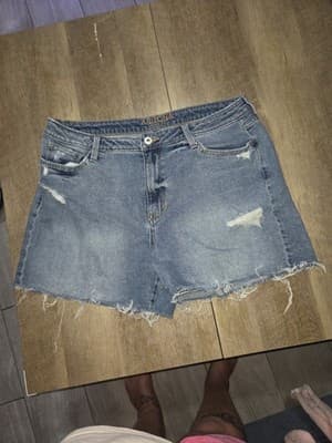 Arizona Jean Co Womens Hi-Rise Distressed Denim Shorts Light Wash Size 17 - Thumbnail 2