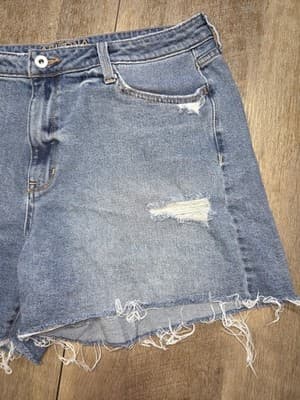 Arizona Jean Co Womens Hi-Rise Distressed Denim Shorts Light Wash Size 17 - Thumbnail 6