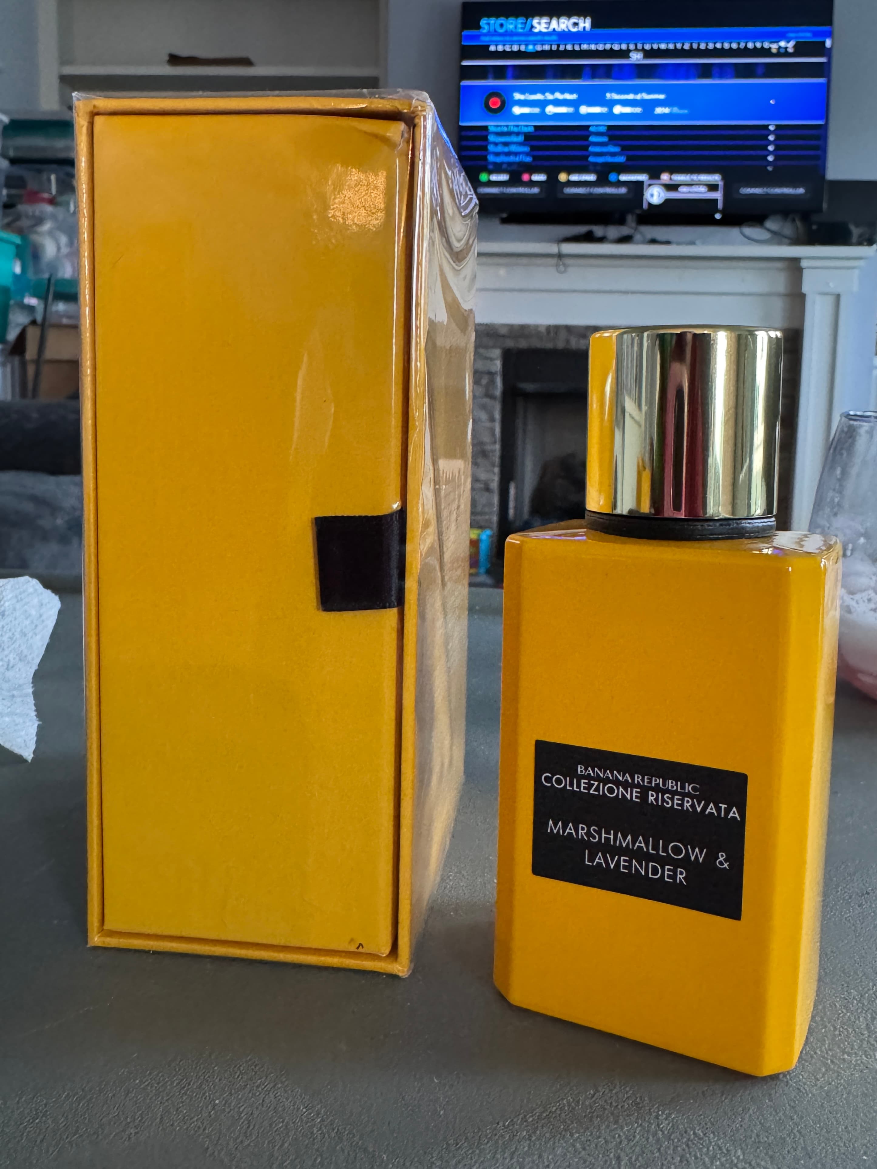 Banana Republic Marshmallow & Lavender Perfume - Thumbnail 2