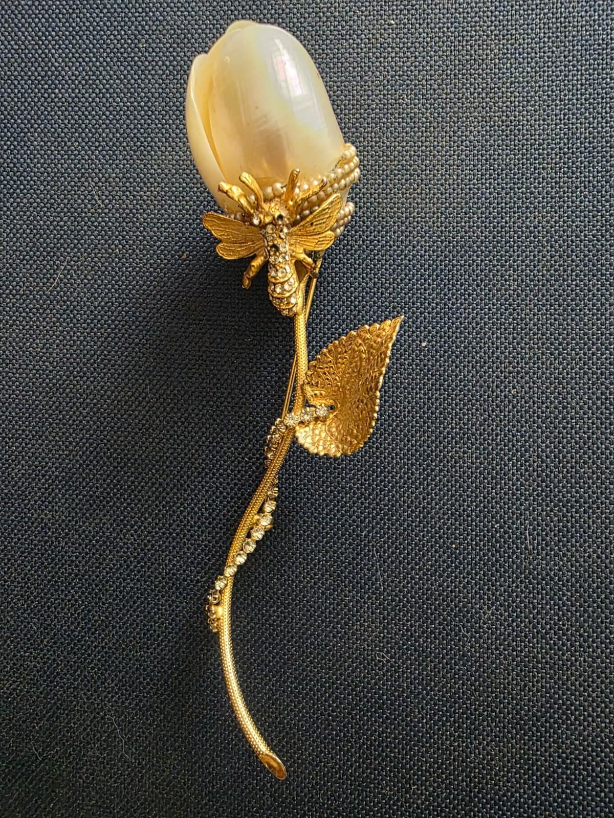 Hattie Carnegie Vintage Signed Floral Bee Brooch Gold Tone Rhinestone Pearl Pin - Thumbnail 5