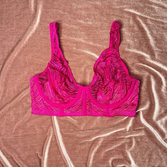 VERY cute, hot pink, Victoria’s Secret bra - Thumbnail 5