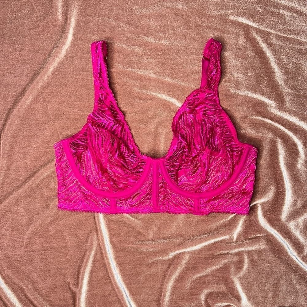 VERY cute, hot pink, Victoria’s Secret bra - Thumbnail 4