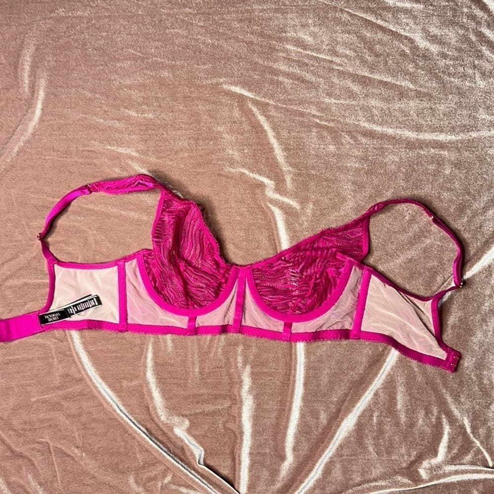 VERY cute, hot pink, Victoria’s Secret bra - Thumbnail 2