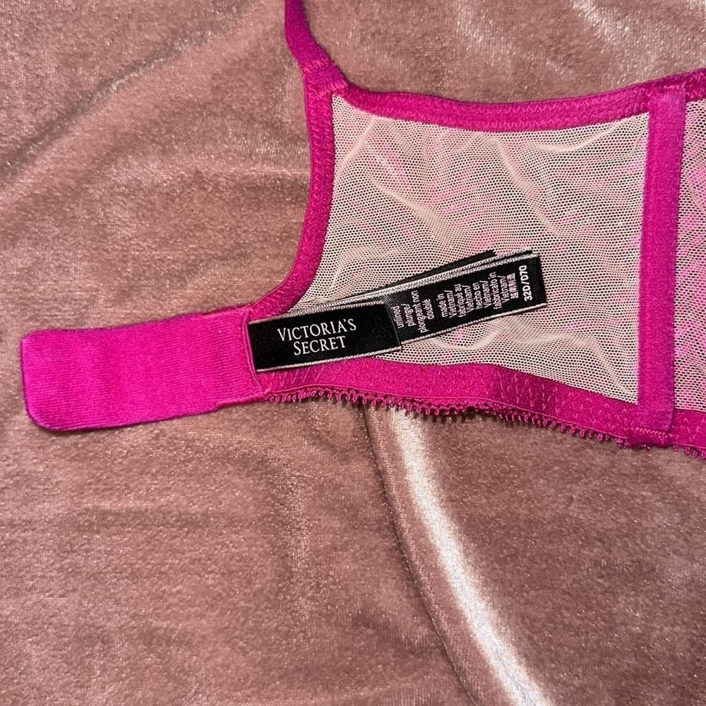 VERY cute, hot pink, Victoria’s Secret bra - Thumbnail 3
