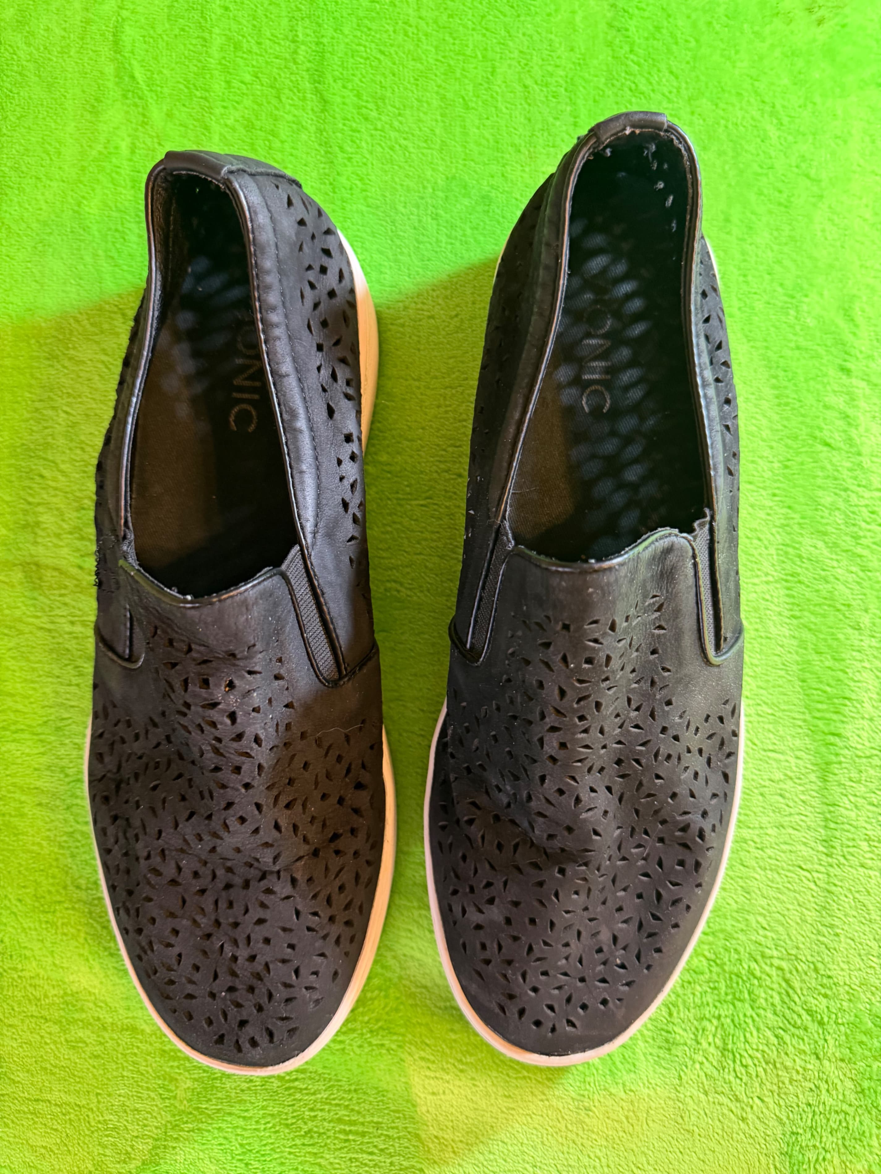 Vionic Splendid Midi Perf Black Slip-On Sneaker Womens Sz 9.5N - Thumbnail 2
