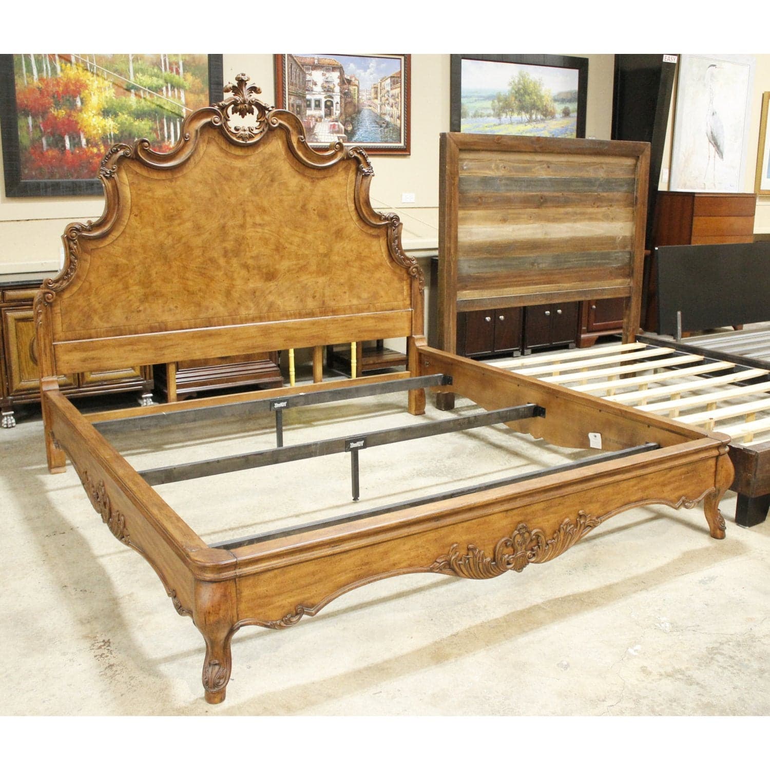 Biltmore 'Tyrolean' King Size Panel Bed - Thumbnail 2