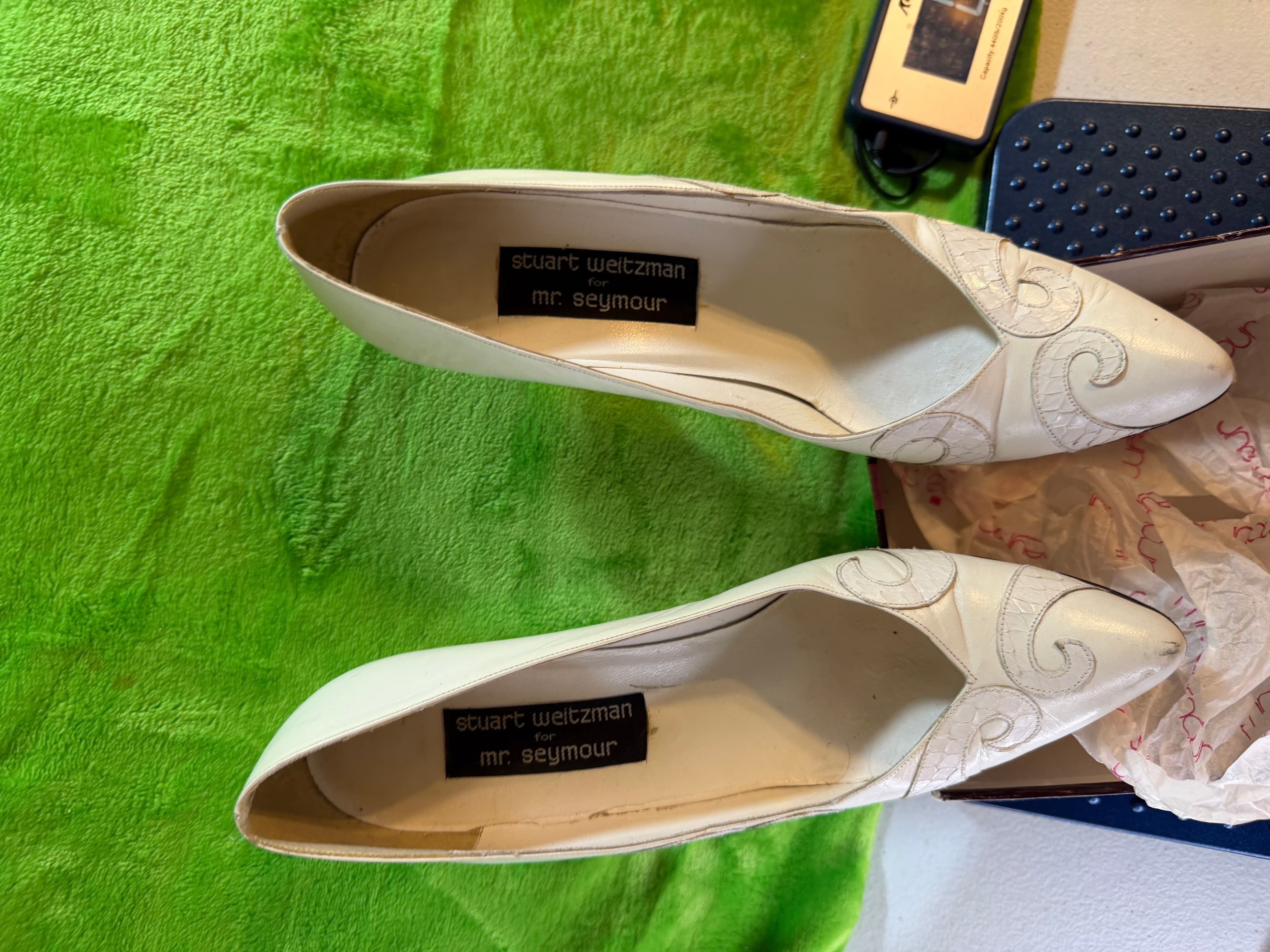 Vtg Stuart Weitzman Mr Seymour Ivory Embroidered Pump w/Box 9.5N - Thumbnail 2
