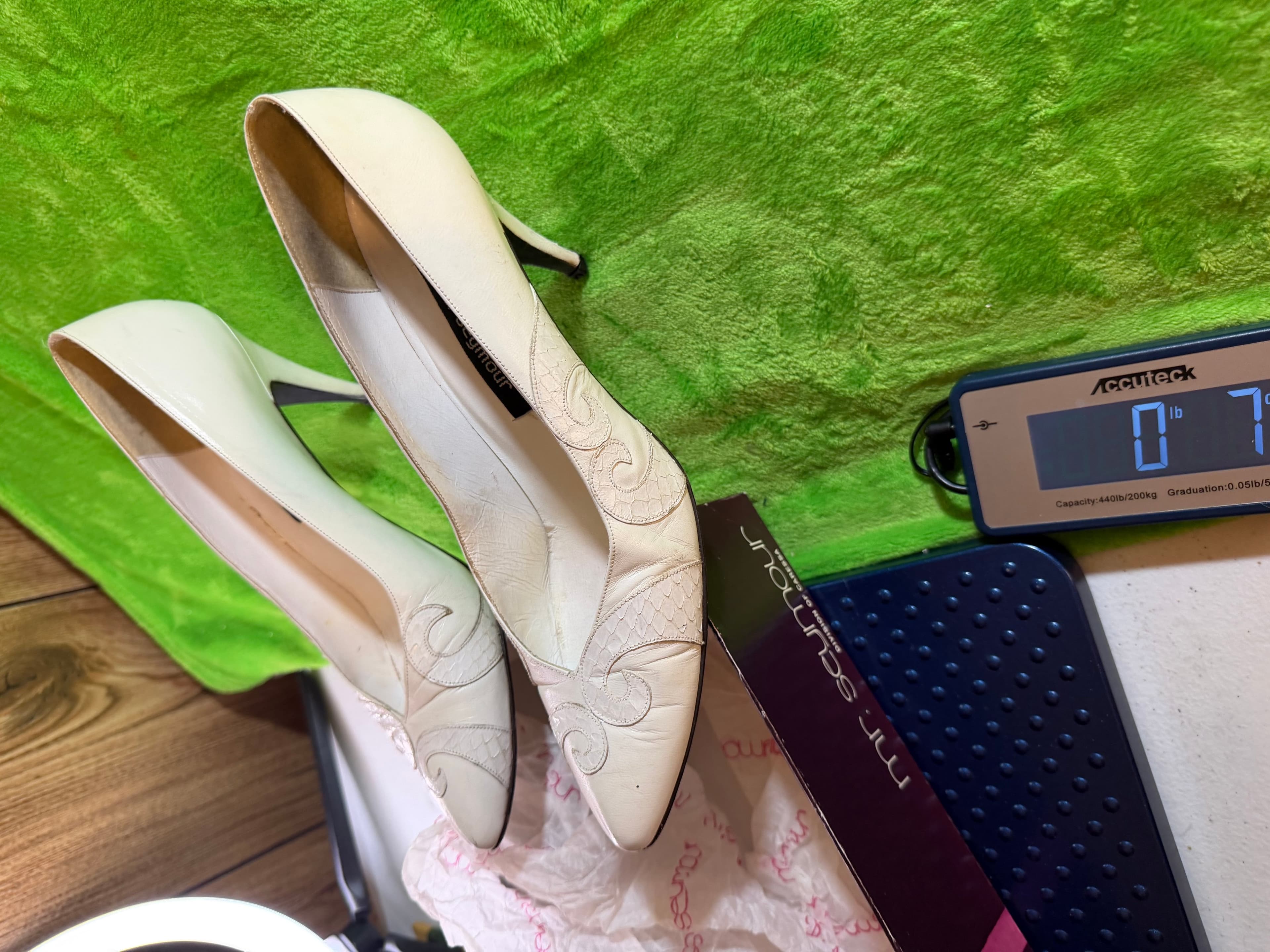 Vtg Stuart Weitzman Mr Seymour Ivory Embroidered Pump w/Box 9.5N - Thumbnail 4
