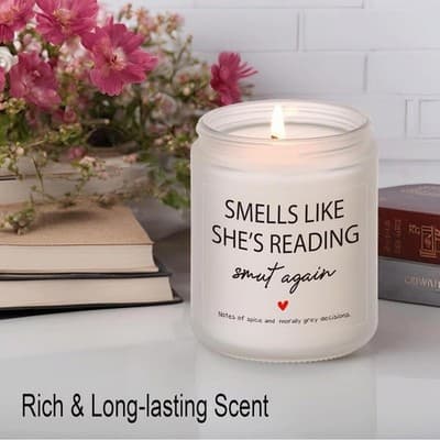 Smells Like She’s Reading Smut Again Candle – 9oz - Thumbnail 4
