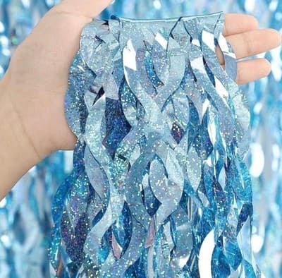 Shimmering Wavy Tinsel Backdrop - Thumbnail 4