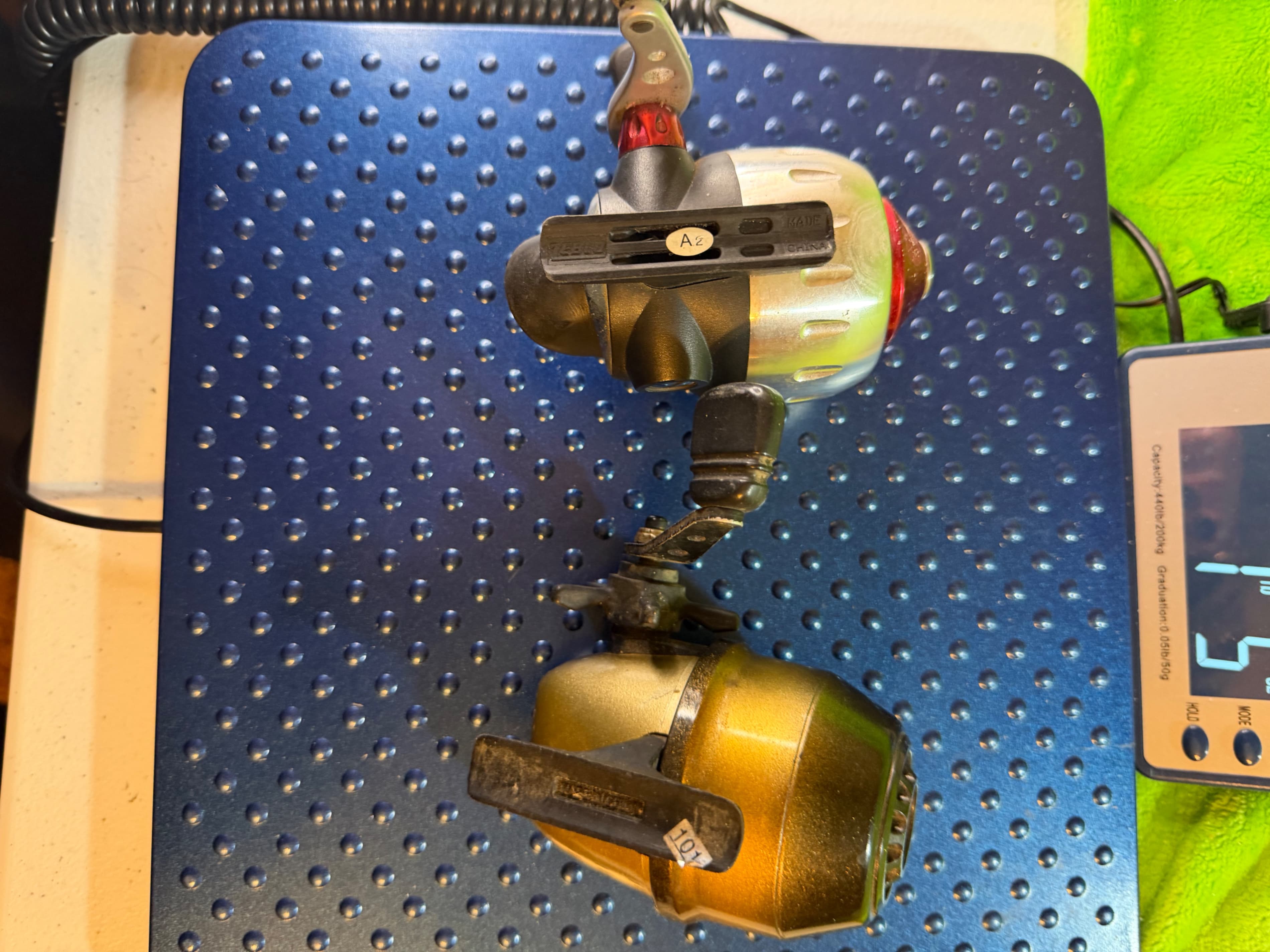 Zebco Rhino RSC3 & Johnson Country Craw Spincast Reel Lot of 2 - Thumbnail 5