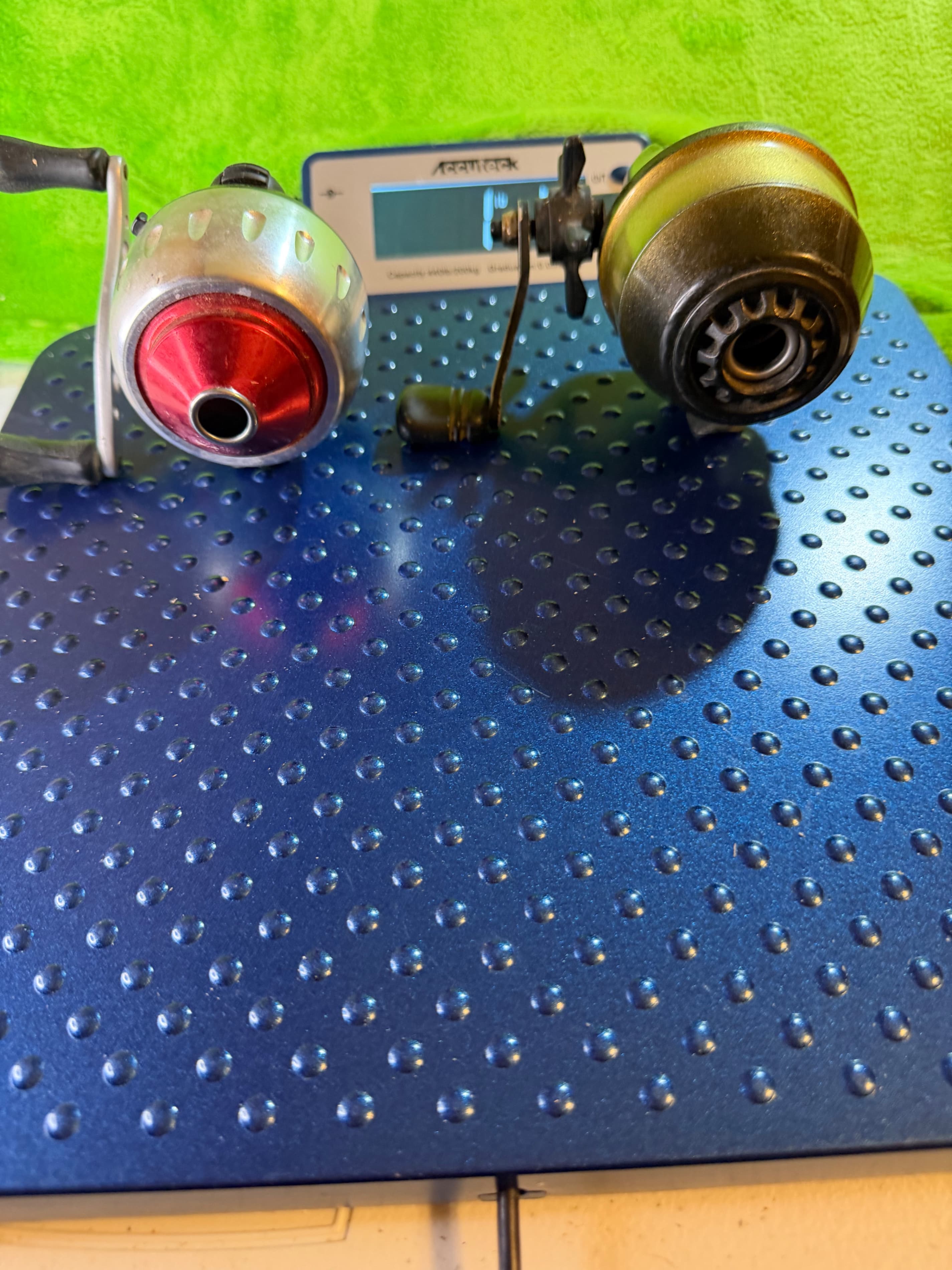 Zebco Rhino RSC3 & Johnson Country Craw Spincast Reel Lot of 2 - Thumbnail 4