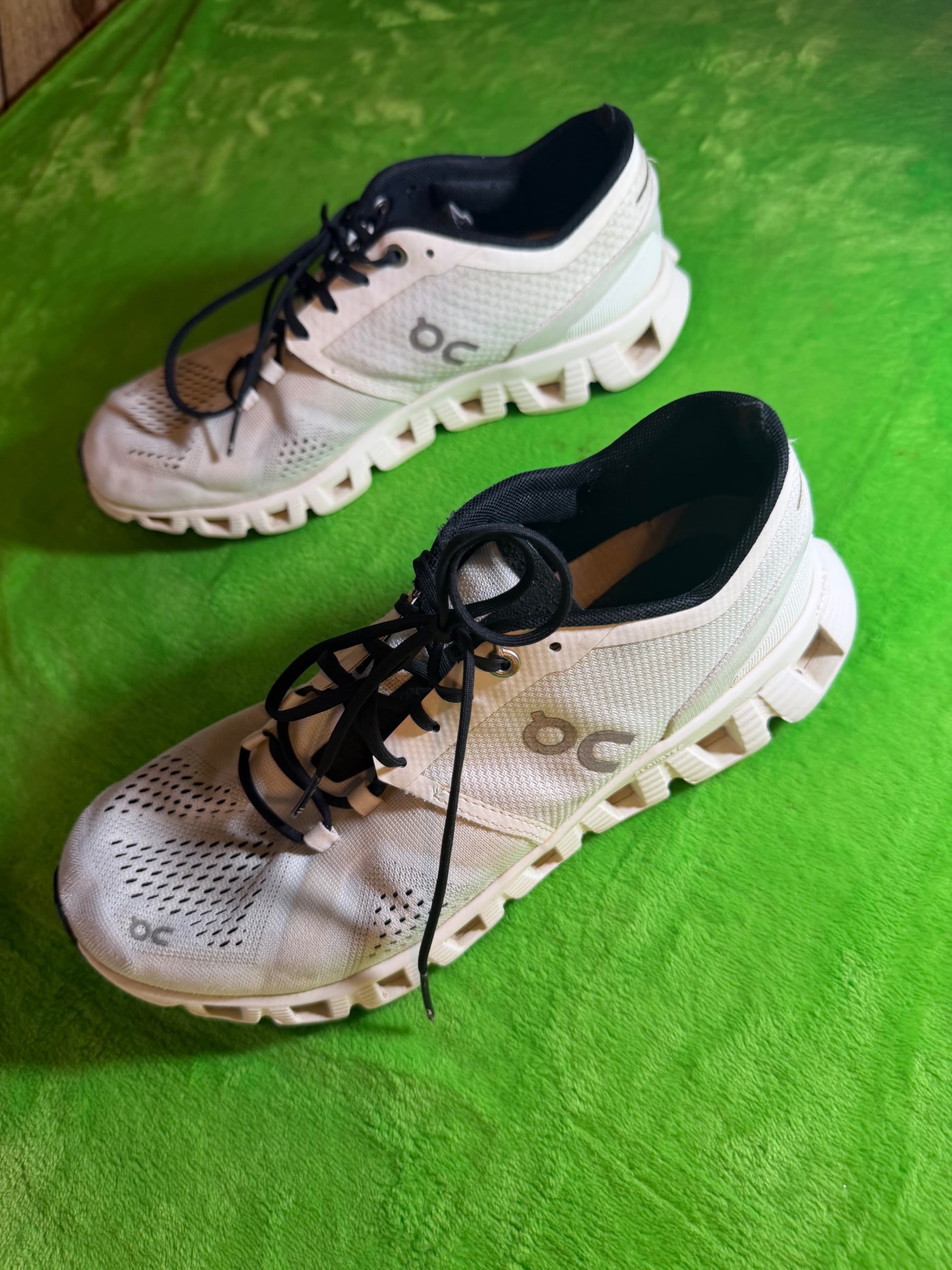 On Running Cloud X Womens Sz 8.5 White Black Helion Sneakers - Thumbnail 5