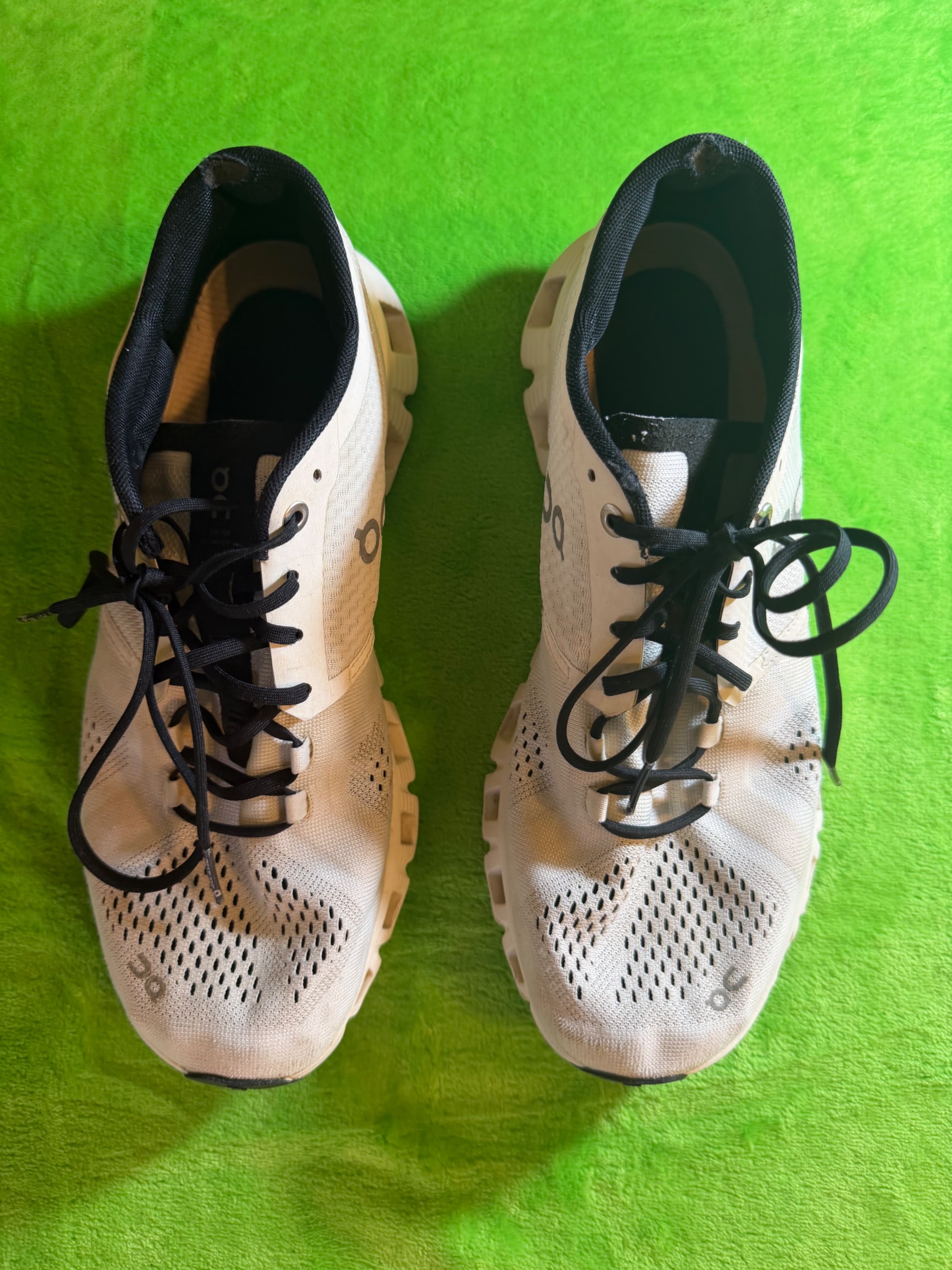 On Running Cloud X Womens Sz 8.5 White Black Helion Sneakers - Thumbnail 2