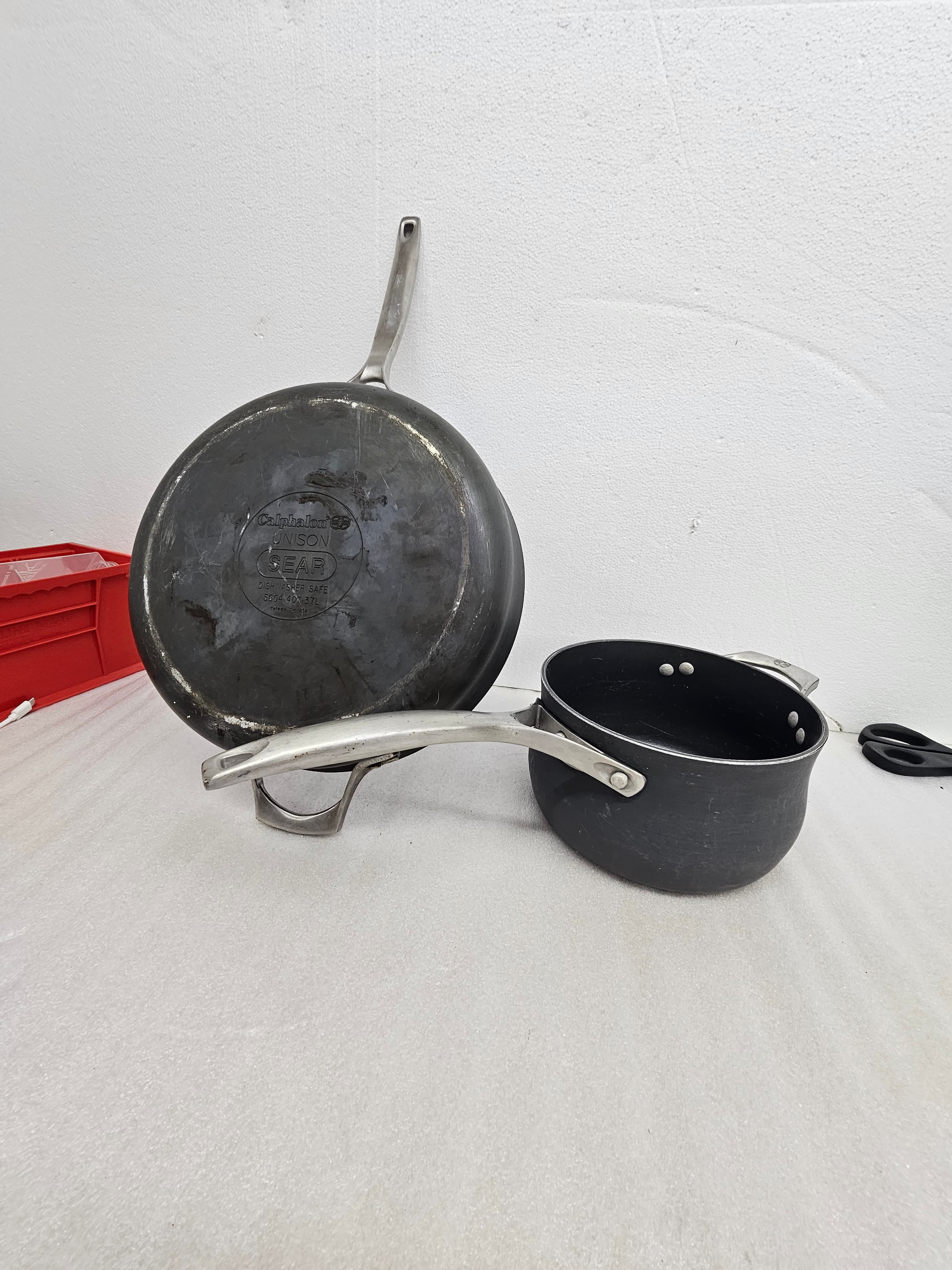 Calphalon Unison Nonstick Fry Pan 12" & saucepan 8" - Thumbnail 3