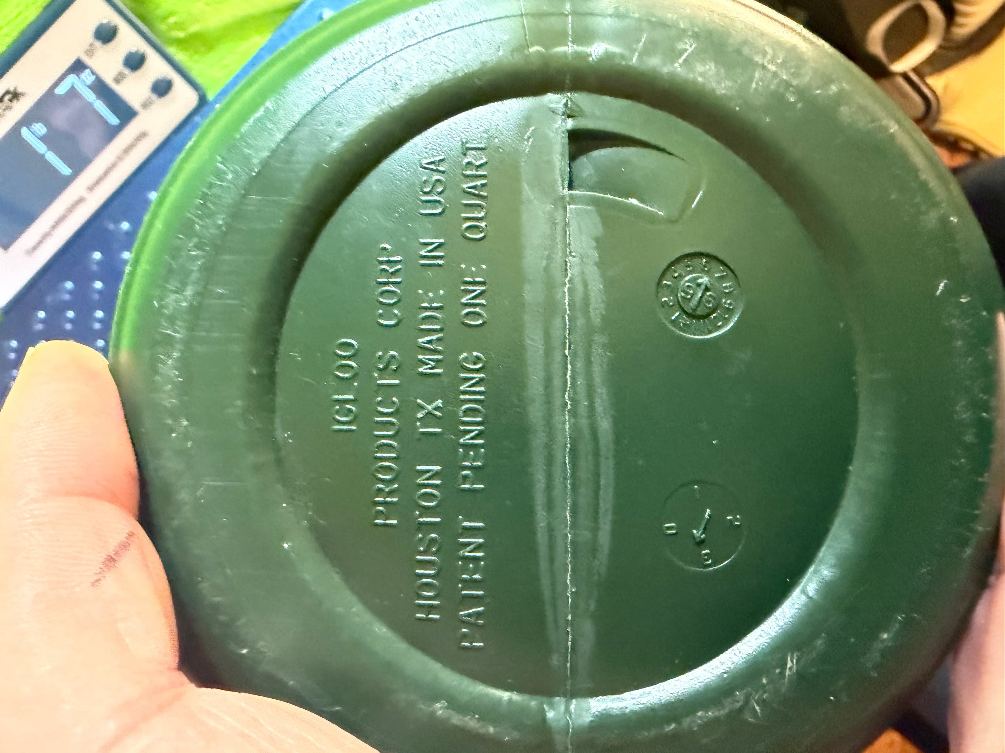 Vtg Igloo 1 Quart Water Jug Thermos Green Tan Flip Spout Made in USA - Thumbnail 3