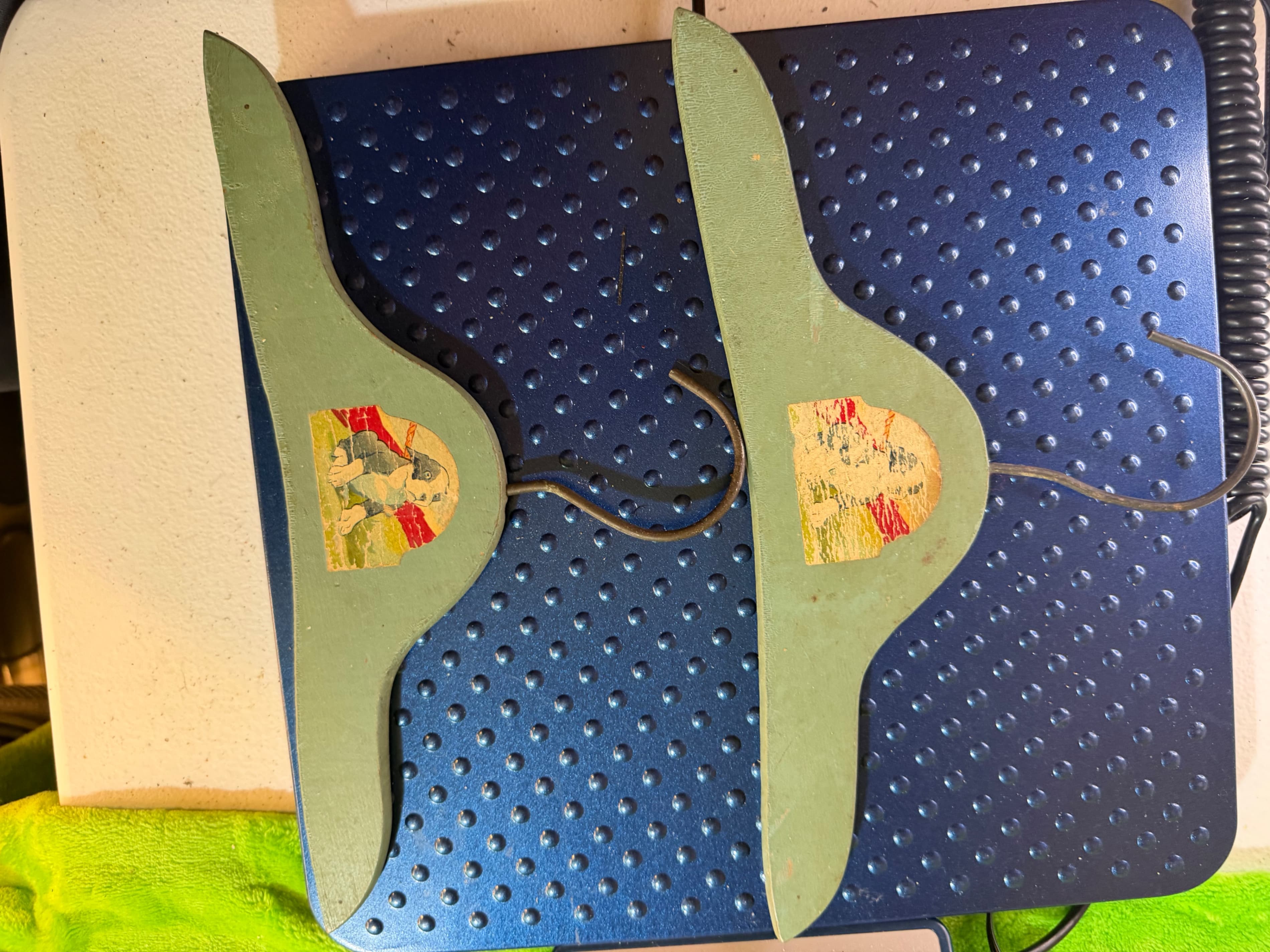 Vtg Pair Wood Children's Clothes Hangers Green Painted Dog Label 1940s-50s - Thumbnail 3