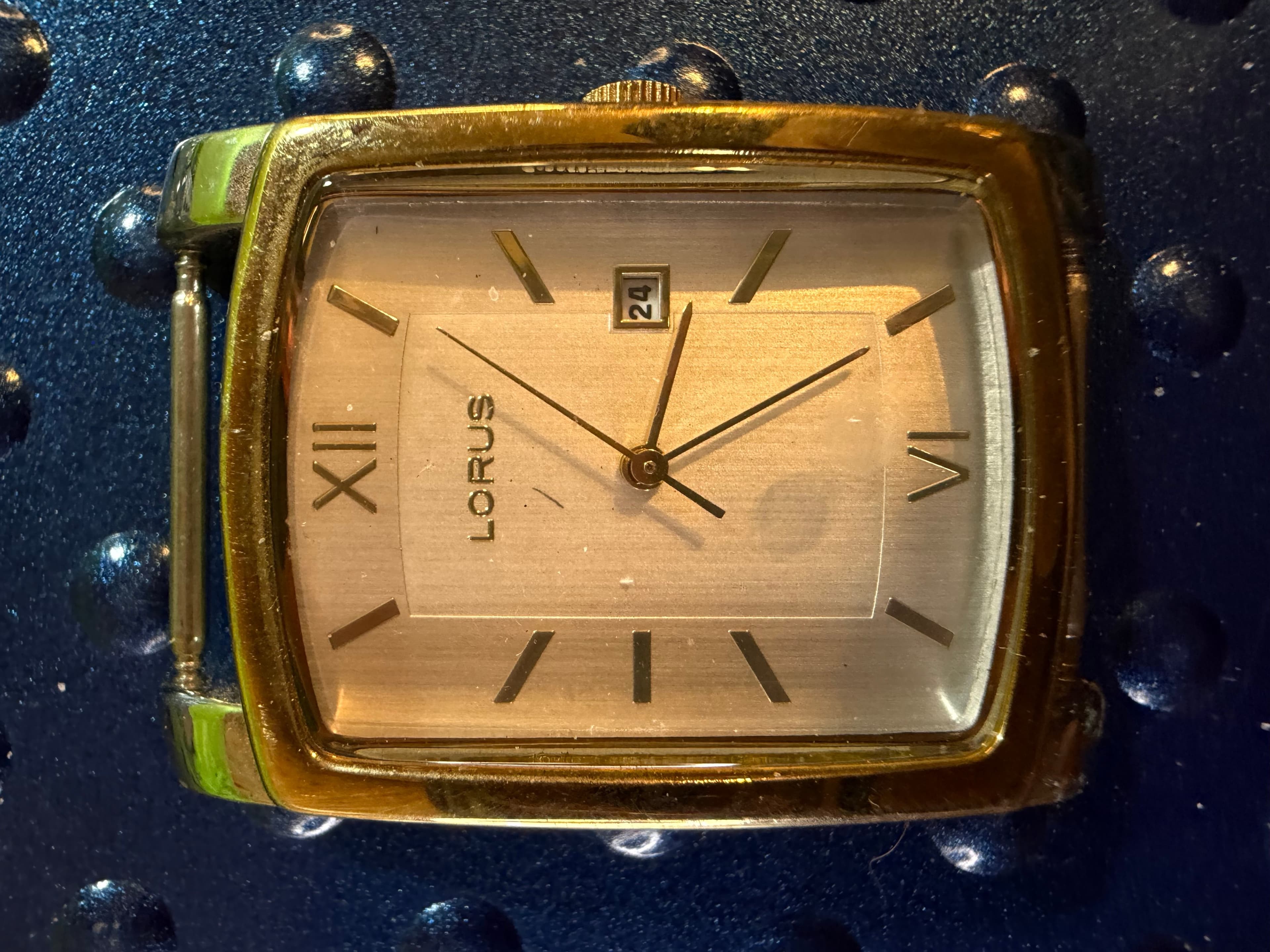 Lorus LR061 Gold Tone Rectangular Watch Head No Band Japan Mvmt Date - Thumbnail 2