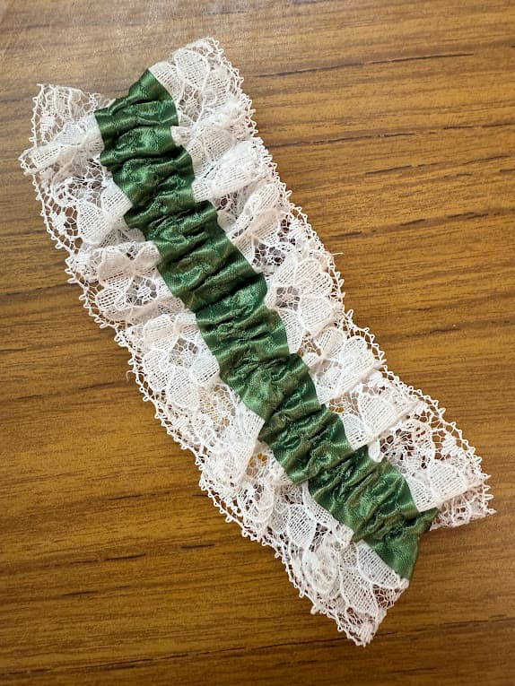 C00035 Green and White Lace Garter - Regular
