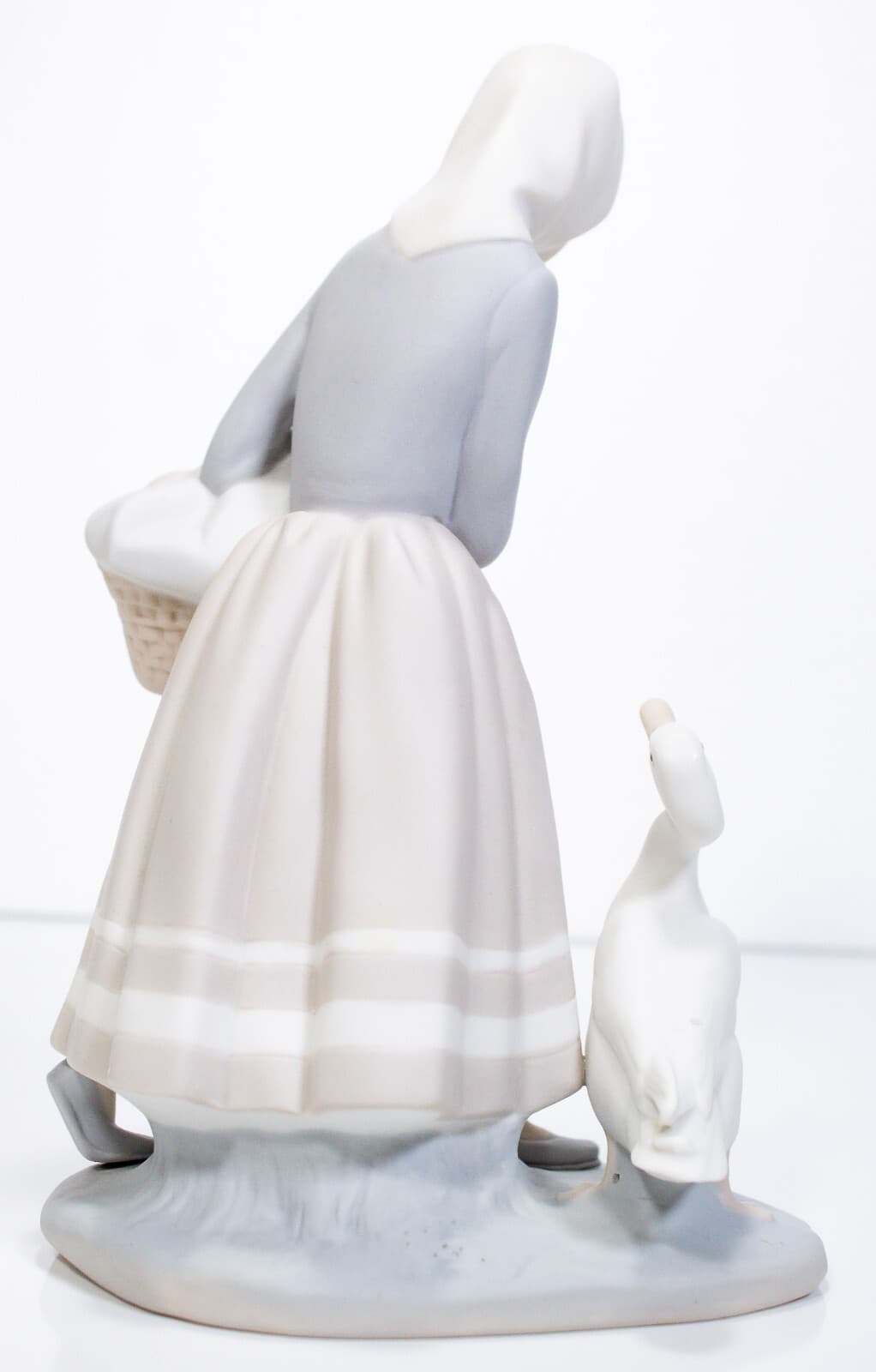 Lladro Spain Shepherdess With Ducks Woman Girl Matte Porcelain Figurine Retired - Thumbnail 2