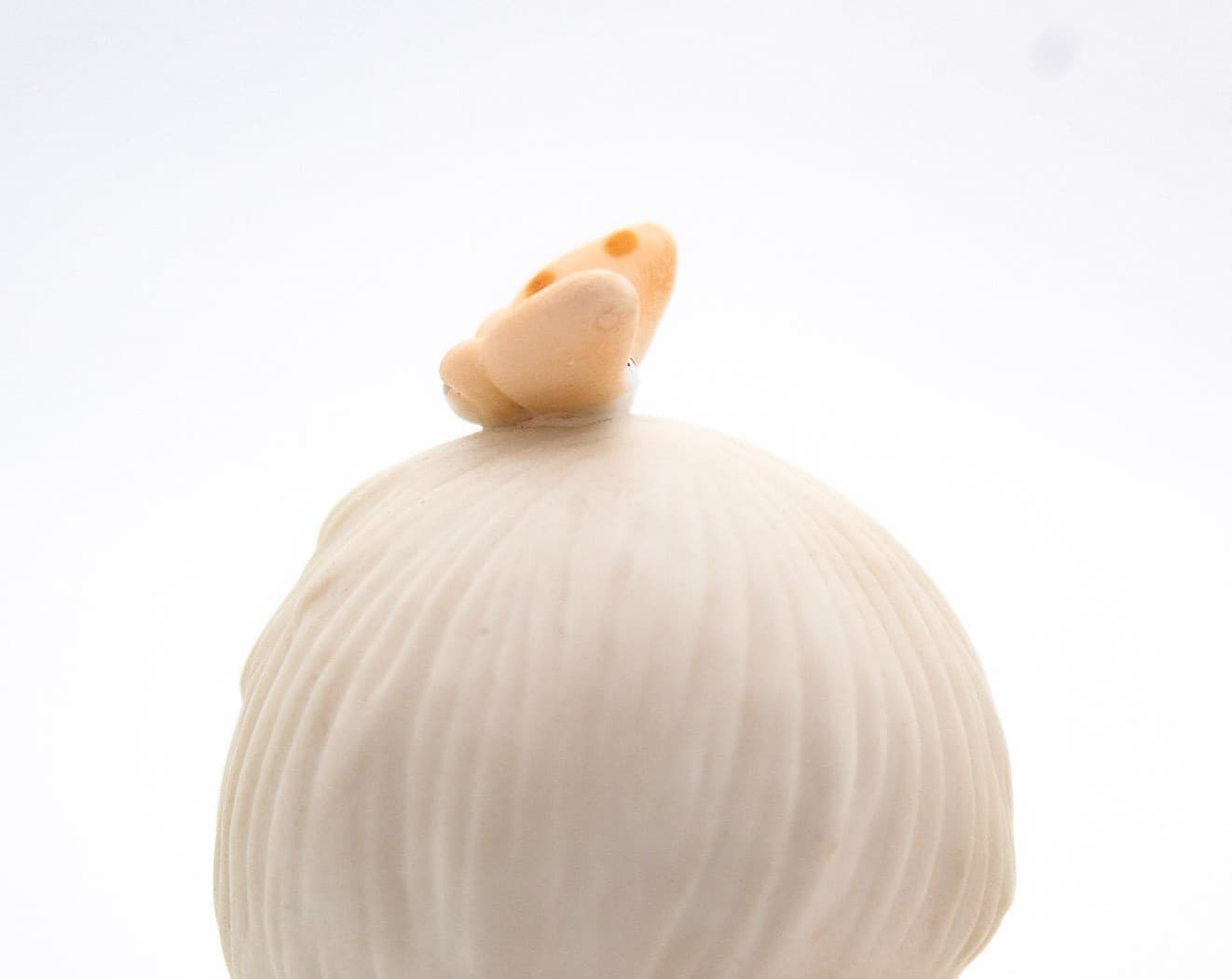 Precious Moments Love Is Kind Enesco Porcelain Figurine 1977 - Thumbnail 4