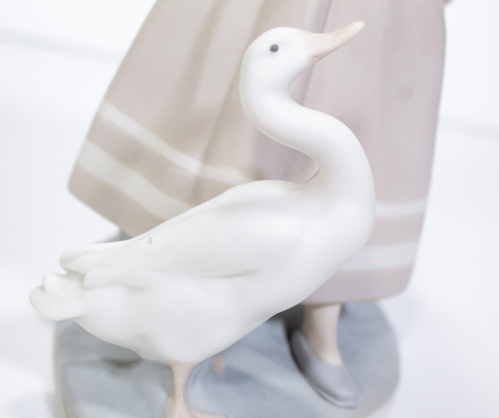 Lladro Spain Shepherdess With Ducks Woman Girl Matte Porcelain Figurine Retired - Thumbnail 3