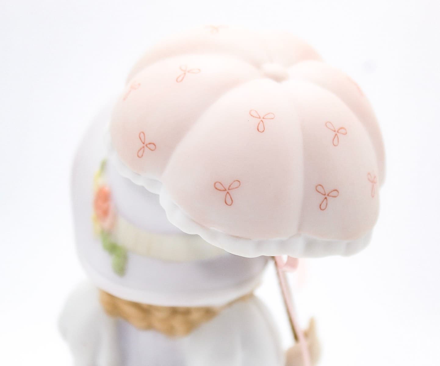 Precious Moments Hope Is Revealed Through God's Word Porcelain Figurine 1998 - Thumbnail 7